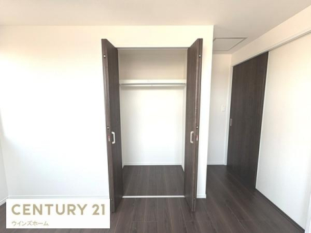 ���[ �N���[�[�b�g���ݒu����Ă��܂��I�ו���u���ꏊ���m�ۂ����̂ł������̐������ڂ����₷���Ȃ�A���K�ȋ�Ԃ����肠���܂��I