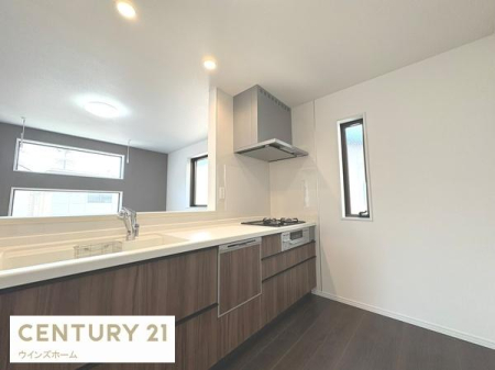 �L�b�`�� �J�����̂���ΖʃJ�E���^�[�L�b�`�����̗p�B�V���N�A������͍L�X�Ƃ��Ďg�����肪����܂��B���r���O�E�_�C�j���O�Ƃ̈�̊�������A���Ƒ��Ƃ̂Ȃ���������Ȃ��炨�������y���߂܂��B