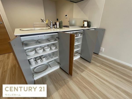 �L�b�`�� �L�b�`���J�E���^�[�ɂ͎��[�͂̂���J�b�v�{�[�h�t���E�����ڂ��������ŐH��Ȃǂ������Ղ������܂��I��AI�C���[�W���H��