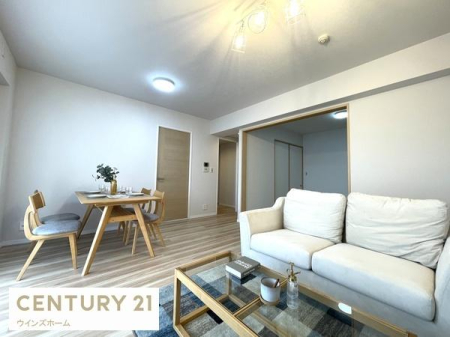 ���r���O ������ŗz�����肪�ǂ��A�J�����̂��郊�r���O�_�C�j���O�B���D���ȉƋ����������z�u�ł��A��Ƃ肠���Ԃ����o���܂��B