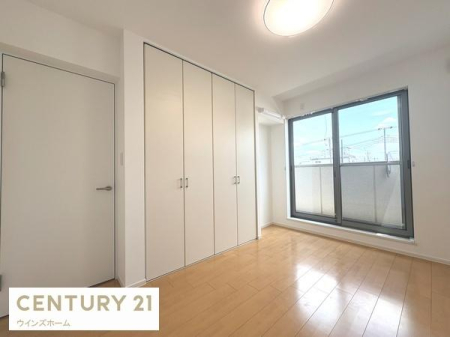�m�� �o���R�j�[�ɖʂ�����5.7���m���B2�ʍ̌��ŕ��ʂ��ǍD�B�N���[�[�b�g�t���̂������͂��q�l�̕׋���Q���Ȃǎg�������R���݁I