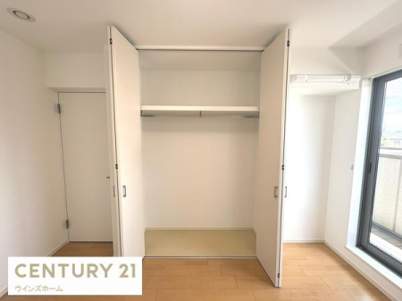 ���[ �N���[�[�b�g���ݒu����Ă��܂��I�ו���u���ꏊ���m�ۂ����̂ł������̐������ڂ����₷���Ȃ�A���K�ȋ�Ԃ����肠���܂��I