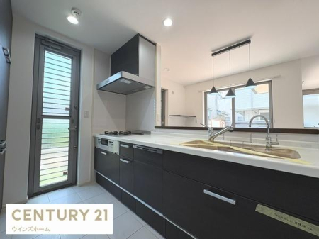 �L�b�`�� �J�����̂���ΖʃJ�E���^�[�L�b�`�����̗p�B���r���O�E�_�C�j���O�Ƃ̈�̊�������A�q�ǂ��������A���Ƒ��Ƃ̂Ȃ���������Ȃ��炨�������y���߂܂��B