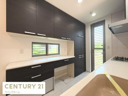 �L�b�`�� ���[�͂̂���J�b�v�{�[�h�t���E�����ڂ��������ŐH��⒲������Ȃǂ������Ղ������܂��I��Ƒ䕔�����L�X�Ƃ��Ă��Ē����X�y�[�X����������m�ہI