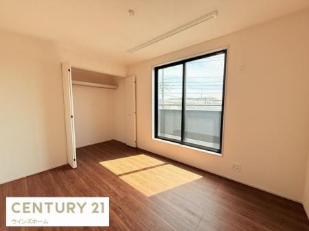 �m�� �o���R�j�[�ɖʂ�����6���m���B��������ǍD�ȊJ���I�ȕ��͋C�I