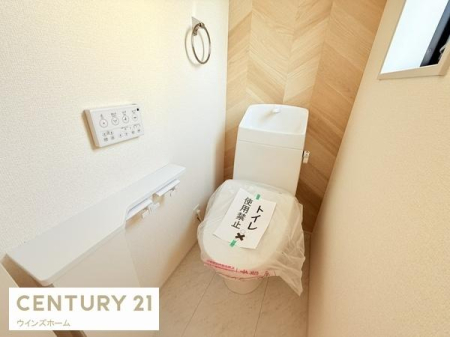 �g�C�� �g�C���͂P�E2�K�ɐݒu����Ă���A�������֍��t���̐����ȃg�C���B���t���Ŋ��C���ł��܂��B