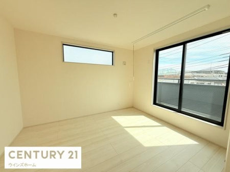 �m�� �o���R�j�[�ɖʂ������邢�m���͖�7.5���B�x�b�h��u���Ă���Ƃ肠��L���ŐQ���ɂ҂�����ł��I�N���[�[�b�g�t���ł��������X�b�L���Еt���܂��B