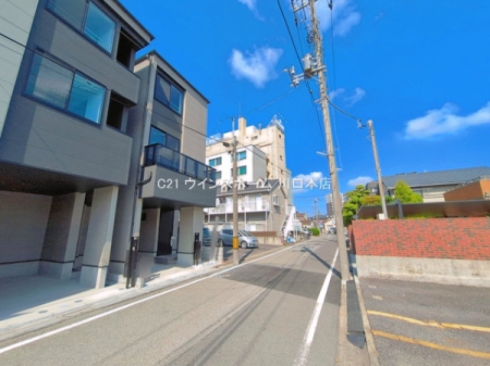 �O�ʓ��H�܂ތ��n�ʐ^ -