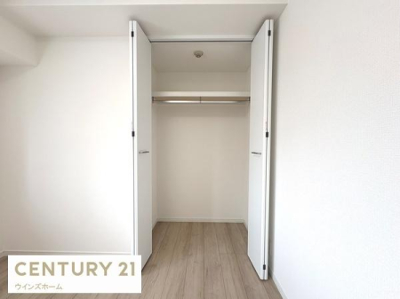 ���[ �N���[�[�b�g���ݒu����Ă��܂��I�ו���u���ꏊ���m�ۂ����̂ł������̐������ڂ����₷���Ȃ�A���K�ȋ�Ԃ����肠���܂��I