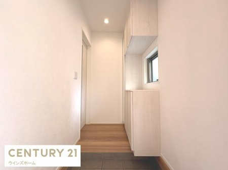 ���� �V���[�Y�{�b�N�X�㕔�ɂ͏�����u�����Ƃ��ł���̂ŁA����E�F���J���{�[�h�Ȃǂ�u�����Ƃ��ł��܂��I