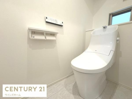 �g�C�� �g�C���͂P�E2�K�ɐݒu����Ă���A�������֍��t���̐����ȃg�C���B���t���Ŋ��C���ł��܂��B