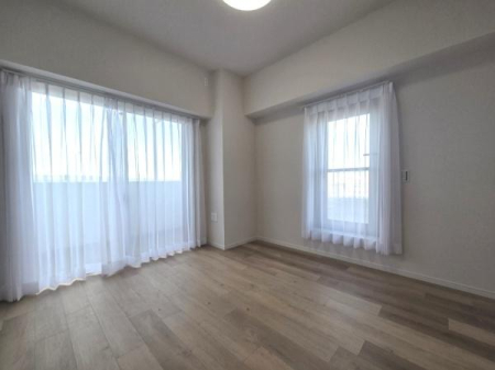 �Q�� 6���m���I��������ǍD�ł��I2�ʍ̌��̖��邢�������I�N���[�[�b�g�����ł��I