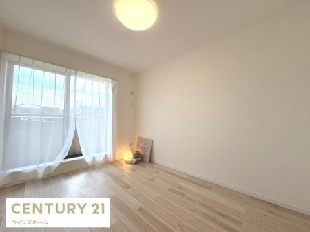 �m�� �o���R�j�[�ɖʂ�����6.1���m���B��������ǍD�ȊJ���I�ȕ��͋C�I�N���[�[�b�g�����I