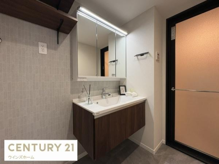 ���ʑ�E���ʏ� ���ʎ��ƒE�߃X�y�[�X�ɂ�Ƃ肪����A�����̐g�x�x��Ǝ����X���[�Y�ɍs���܂��B���[�X�y�[�X���m�ۂ���Ă���A��������Ƃ�����Ԃ�ۂ��₷���Ԏ��ł��B
