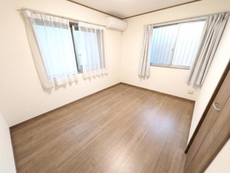 �m�� Low-E�y�A�K���X�������ɕW���������Ă���̂ŁA�Ă̋����������̓J�b�g���ē~�͒g�����܂܁B�ՔM���ʂƒf�M���ʂň�N�����K�ȏZ�܂��ł��I��CG���H�ŉƍ�����������Ă��܂�