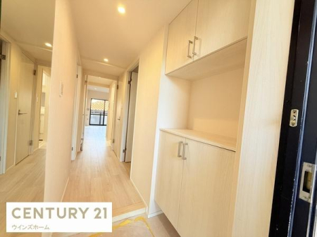 ���� �V���[�Y�{�b�N�X�㕔�ɂ͏�����u�����Ƃ��ł���̂ŁA����E�F���J���{�[�h�Ȃǂ�u�����Ƃ��ł��܂��I