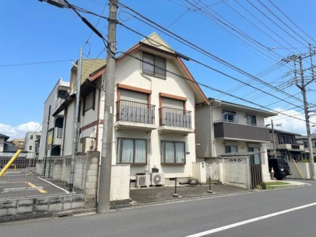 �O�ʓ��H�܂ތ��n�ʐ^ �쑤��8.0m�����ɖʂ������n�ł��B�O�ʂɍ������������Ȃ��A�z�������J�������ǍD�B���`�n�̂��ߌ����v�������������₷�����n�ł��B