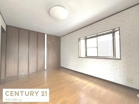 �m�� ��8���̗m���ɂ�2�J���N���[�[�b�g��ݒu�B�x�b�h��u���Ă���Ƃ肪����A��Q���Ƃ��Ďg���₷����Ԃł��B