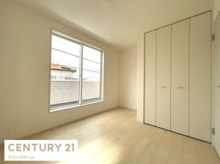 �m�� 2�ʍ̌��̖��邢�m���͖�5.25���B�N���[�[�b�g�t���ł��I
