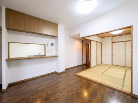 ���r���O LDK�͂����������Ȃ���Ƒ��̊炪������ΖʃL�b�`���ƃ_�C�j���O�A�����Ăʂ�����������閾�邢���r���O�������A�Ƒ��̂₳�����J���[�܂�Ԏ��ƂȂ��Ă��܂��I��CG�ŉƍ�����������Ă��܂�