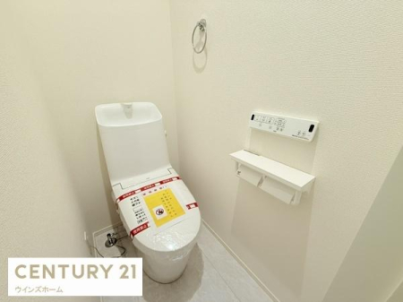 �g�C�� �g�C���͂P�E2�K�ɐݒu����Ă���A�������֍��t���̐����ȃg�C���B