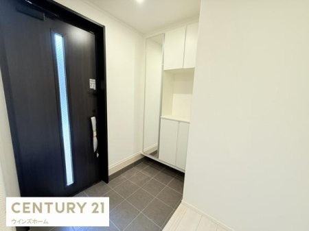 ���� �C������������[�ł���V���[�Y�{�b�N�X�ɉ����A�����⌮��u����X�y�[�X������A���o�����O��̓�����X���[�Y�ł��B�p���������I