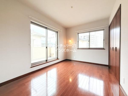 �m�� �e�������Ɏ��[���������Ă���̂ŋ��Z�X�y�[�X���ő���m�ۂł��܂��I������̂������̓o���R�j�[�ɖʂ��Ă���̂Ŗ��邢�z�����������݁A�S�n�悢�����ʂ蔲���܂��B