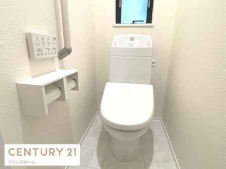 �g�C�� �g�C���͂P�E2�K�ɐݒu����Ă���A�������֍��t���̐����ȃg�C���B���t���Ŋ��C���ł��܂��B