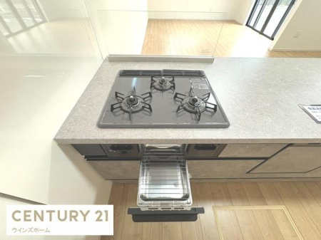 �L�b�`�� 3���K�X�R�����{�O�������̗p���A�����������\�B�������̌������オ��@�\�I�Ő������̂���L�b�`���B