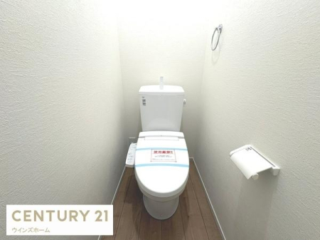 �g�C�� �g�C���͂P�E2�K�ɐݒu����Ă���A�������֍��t���̐����ȃg�C���B