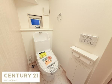 �g�C�� �g�C���͂P�E2�K�ɐݒu����Ă���A�������֍��t���̐����ȃg�C���B���t���Ŋ��C���ł��܂��B