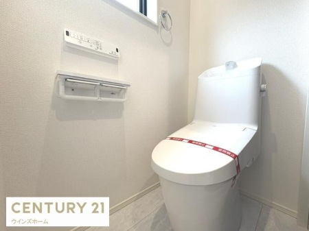 �g�C�� �g�C���͂P�E2�K�ɐݒu����Ă���A�������֍��t���̐����ȃg�C���B���t���Ŋ��C���ł��܂��B