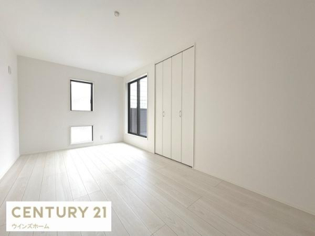 �m�� ��9.7���m���̓x�b�h�������Ă��]�T�̂���L���ł��B�������o���R�j�[�ɖʂ����邢�������ł��B�N���[�[�b�g�����I