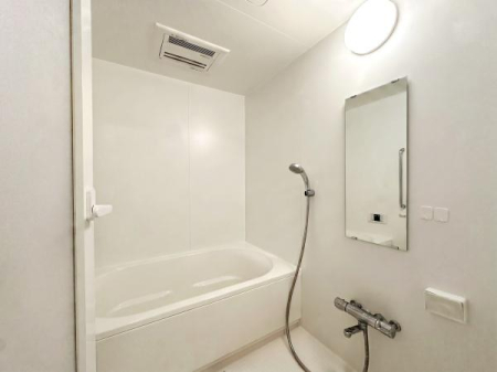 ���� �����͈���̔���������났�̏ꏊ�ł��B�ǂ������@�\�t���Ȃ̂ōŌ�ɓ�����ɂ����K�ȃo�X�^�C�������񋟂��܂��I����ɒg�[�����@�t���ŉJ�̓��͈ߗފ������Ƃ��Ă��劈��I��GC�Ő��ʗp��������Ă��܂�