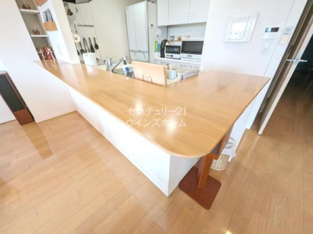 �L�b�`�� �J�E���^�[�L�b�`���Ȃ̂ŐH���̔z�V���Еt���ɃJ�E���^�[�𗘗p�ł��܂��I�X���[�Y�ɍ�Ƃ��s���ĉƎ��������A�b�v�I