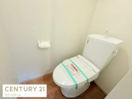 �g�C�� �g�C���͂P�E2�K�ɐݒu����Ă���A�������֍��t���̐����ȃg�C���B