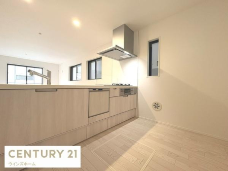 �L�b�`�� �J�����̂���ΖʃJ�E���^�[�L�b�`�����̗p�B�V���N�A������͍L�X�Ƃ��Ďg�����肪����܂��B���r���O�E�_�C�j���O�Ƃ̈�̊�������A���Ƒ��Ƃ̂Ȃ���������Ȃ��炨�������y���߂܂��B