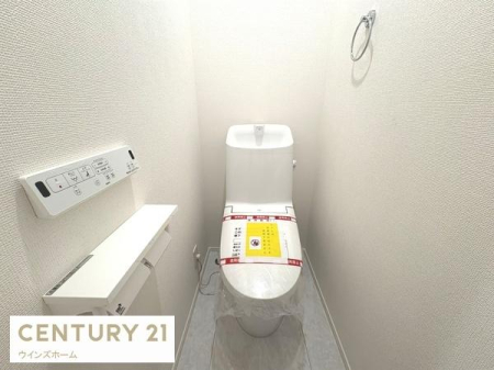 �g�C�� �g�C���͂P�E2�K�ɐݒu����Ă���A�������֍��t���̐����ȃg�C���B