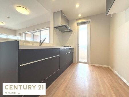 �L�b�`�� �J�����̂���ΖʃJ�E���^�[�L�b�`�����̗p�B���r���O�E�_�C�j���O�Ƃ̈�̊�������A�q�ǂ��������A���Ƒ��Ƃ̂Ȃ���������Ȃ��炨�������y���߂܂��B