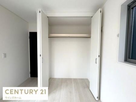 ���[ ���[���ݒu����Ă��܂��I�ו���u���ꏊ���m�ۂ����̂ł������̐������ڂ����₷���Ȃ�A���K�ȋ�Ԃ����肠���܂��I