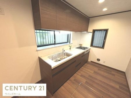 �L�b�`�� �V�K�����ς̃X�^�C���b�V���ȃV�X�e���L�b�`���́A���[�͂Ƌ@�\�������˔����A�������y�����Ȃ��ԁB��������̂Ŗ��邭�A���C�����₷�����K�ȃL�b�`���B