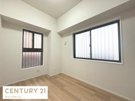 �m�� 2�ʍ̌��̖��邢�m���͖�5���B�N���[�[�b�g�t���ł��I