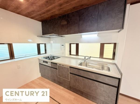 �L�b�`�� �V�K�����ς̃X�^�C���b�V���ȃV�X�e���L�b�`���I2�ʂ̑傫�ȑ��t���Ŗ��邭���C�����₷���ł��I�����ɏW���ł���L�b�`���I �@