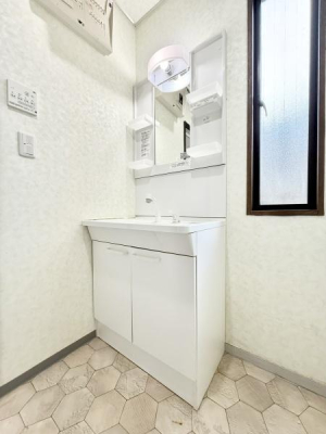 ���ʑ�E���ʏ� ���ʉ��ϑ�̓V���v���ł���Ȃ���@�\�������˔����A���K�ȃT�j�^���[��Ԃ����������܂��B