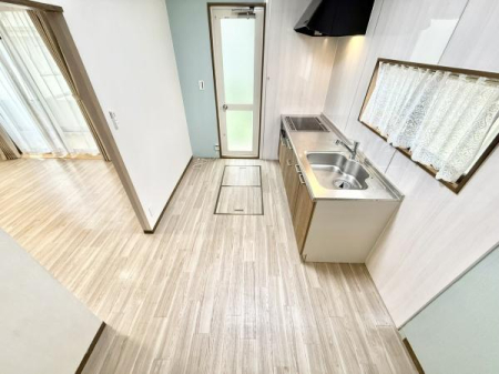 �L�b�`�� 5.1���̓Ɨ��^�L�b�`�����̗p�B�����ɏW�����₷���A�����������r���O���猩���ɂ����ł���Ԏ��ł��B