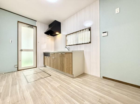 �L�b�`�� ������Ƒ�������̂Ŗ��邭�A���C�����₷���ł��I�����ɏW���ł���L�b�`���I���[�����Ղ�B