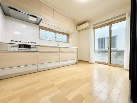 �L�b�`�� ��������̂Ŗ��邭�A���C�����₷���ł��I�����ɏW���ł���L�b�`���I���[�����Ղ�B