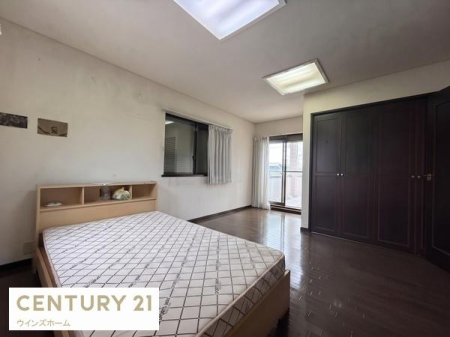 �m�� 9.5���E������o���R�j�[�ɖʂ����m���͓�������ǍD�ȊJ���I�ȕ��͋C�I�N���[�[�b�g�����I���ꕔCG���H�ŕ��������Ă���܂��B