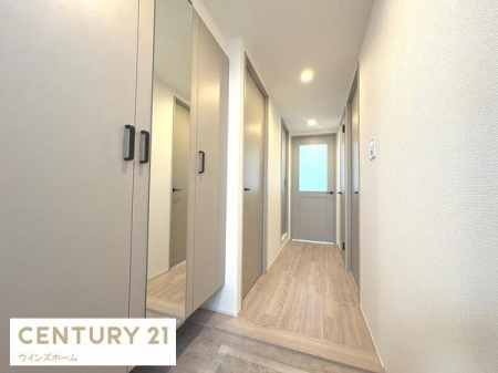 ���� ���邭�������̂��錺�ւ́A��e�ʂ̎��[�X�y�[�X�������ς��A�C�⏬�����������萮���ł���@�\�I�ȋ�Ԃł��B���o�����O�Ɋm�F�ł���S�g�~���[�t���I