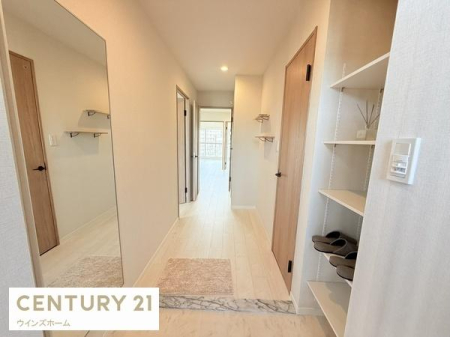 ���� ���邭�������̂��錺�ւ́A��e�ʂ̎��[�X�y�[�X�������ς��A�C�⏬�����������萮���ł���@�\�I�ȋ�Ԃł��B���o�����O�Ɋm�F�ł���S�g�~���[�t���I�L�����ւ̓x�r�[�J�[���̓����u���Ă��Z